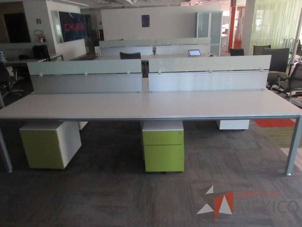 Lote 104 - Estación de trabajo para 4 personas con mampara baja - Imagen 7