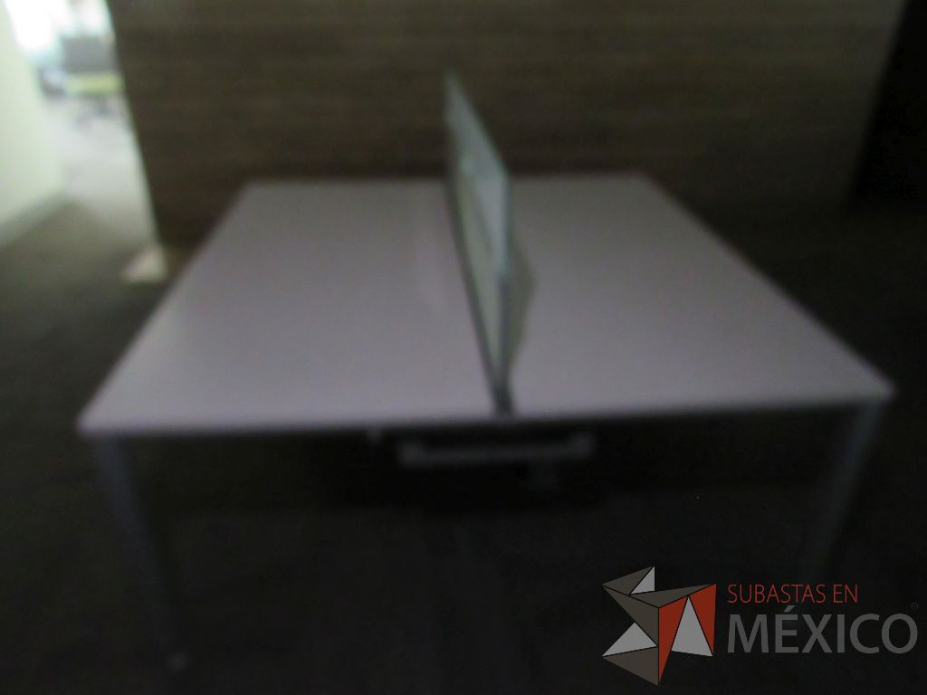 Lote 238a - Estación de trabajo para 2 personas con mampara baja y gabinete con 2 puertas - Imagen 6