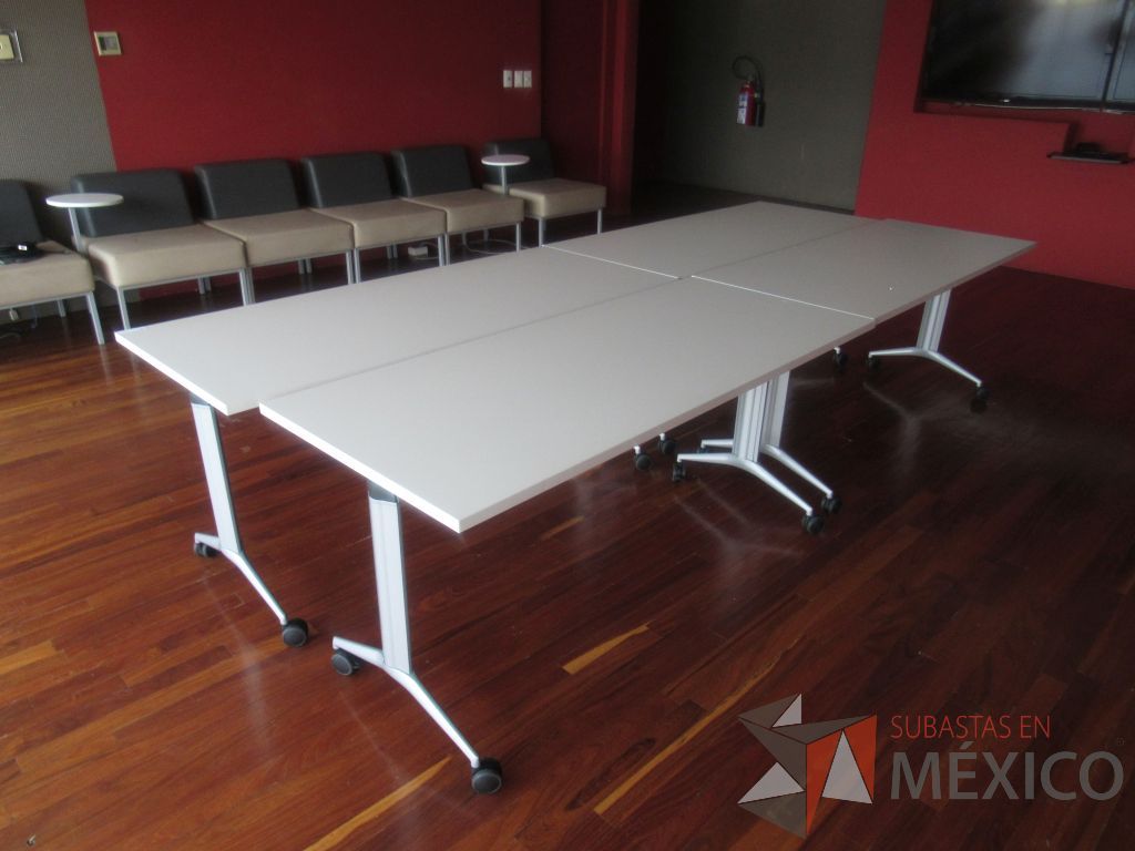 Lote 209c - Mesa de trabajo con ruedas, base metálica y cubierta color blanco - Imagen 7