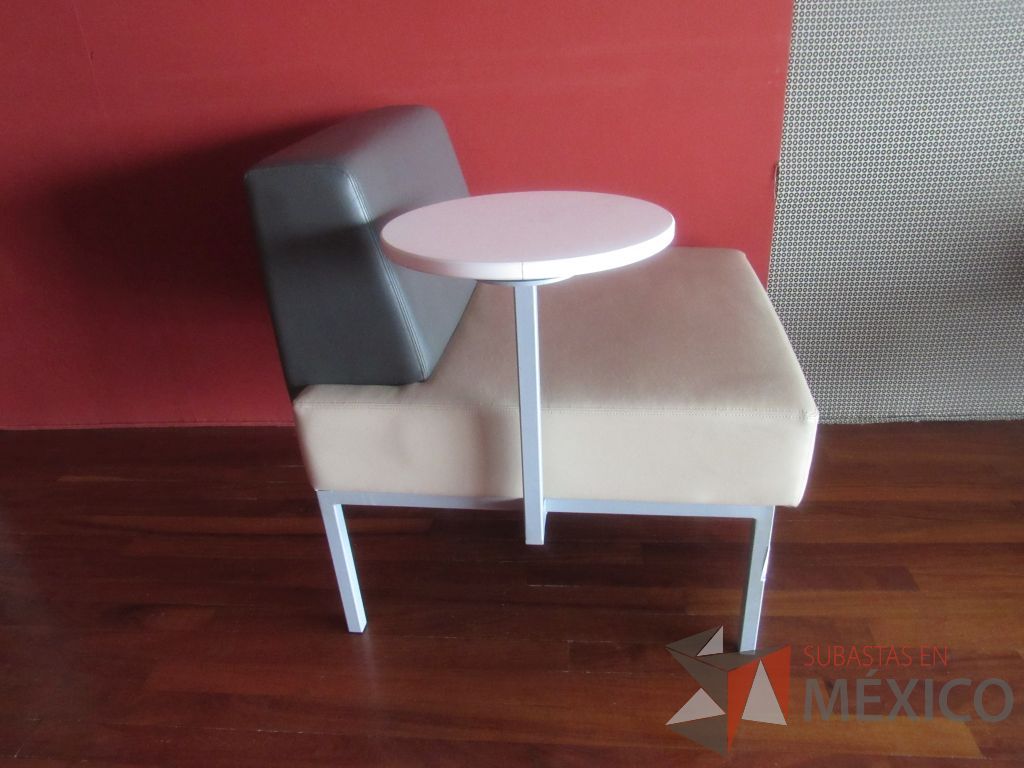 Lote 245e - Sillón de 1 plaza con base metálica, paleta, asiento y respaldo tipo piel - Imagen 6