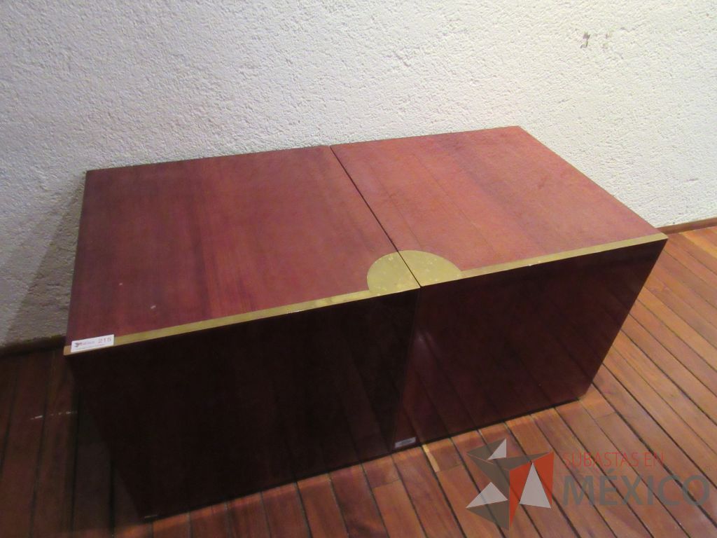 Lote 198a - 2 Revisteros en forma de cubo en madera color vino