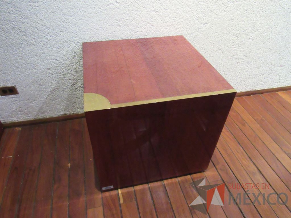 Lote 198a - 2 Revisteros en forma de cubo en madera color vino - Imagen 5