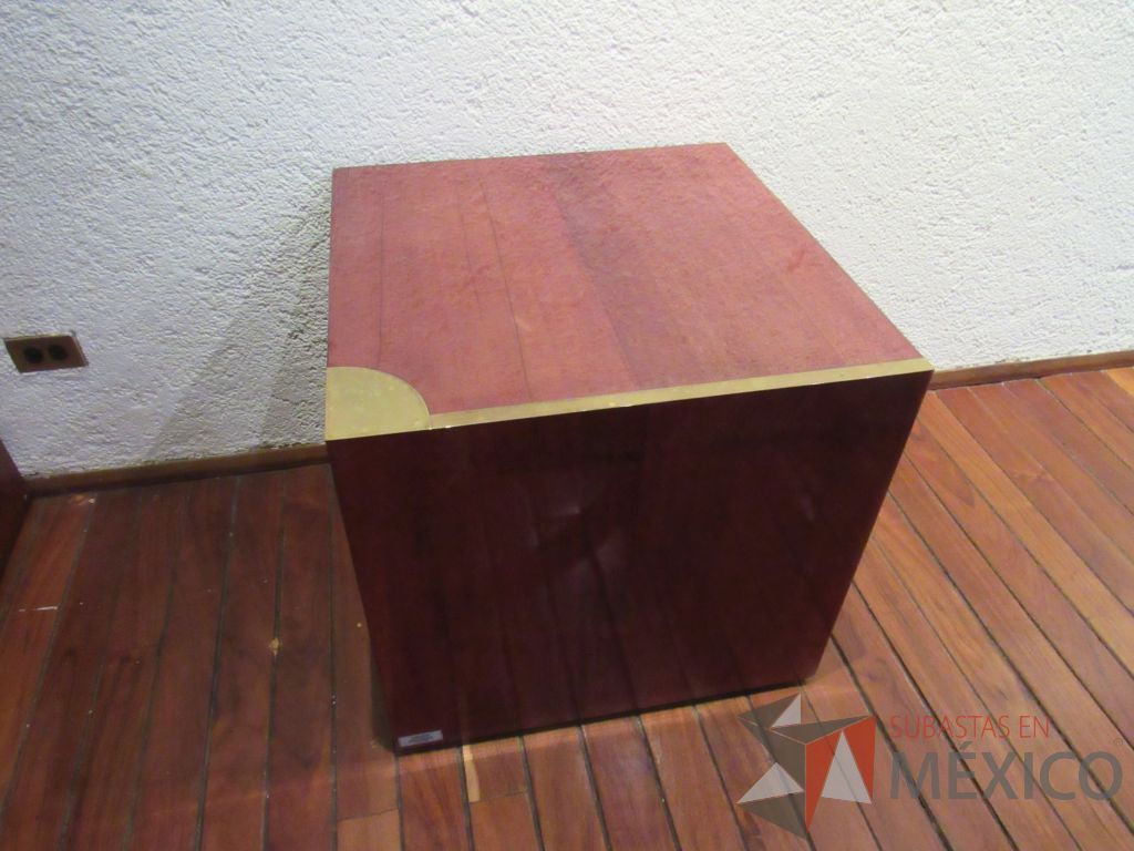 Lote 198a - 2 Revisteros en forma de cubo en madera color vino - Imagen 6