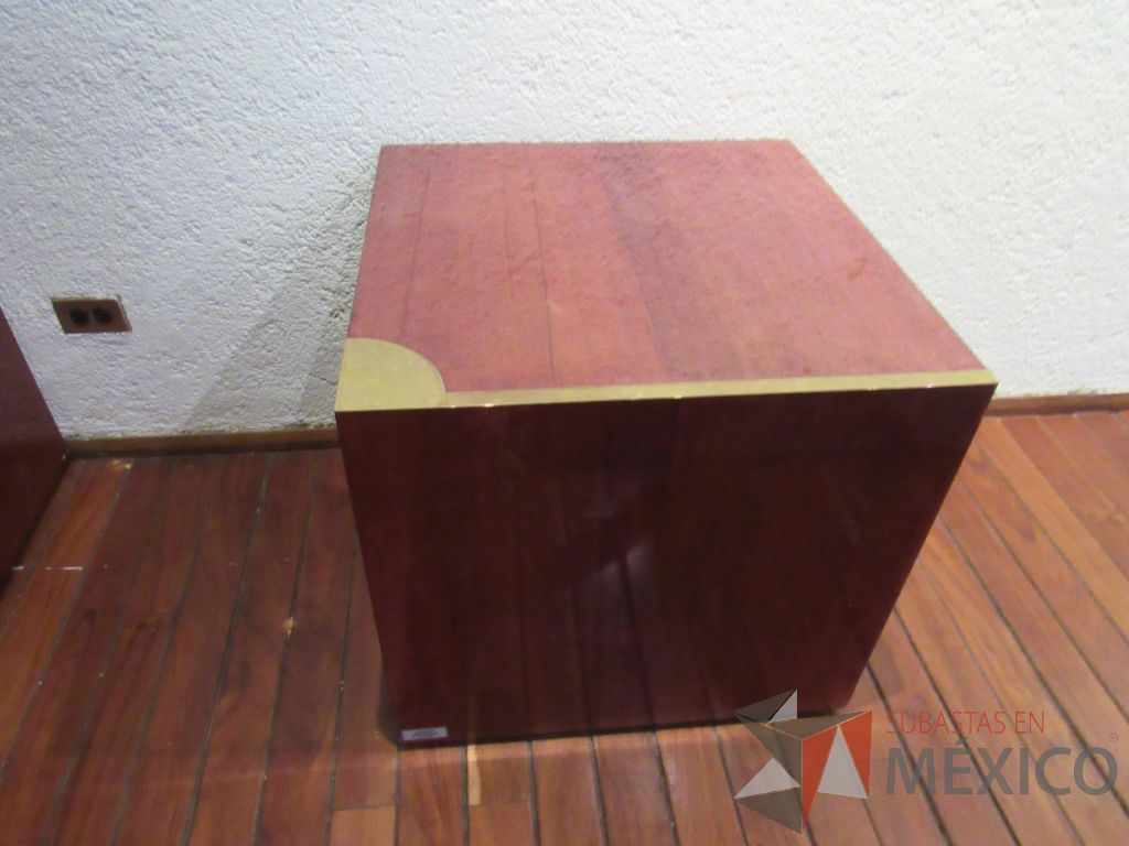 Lote 198a - 2 Revisteros en forma de cubo en madera color vino - Imagen 8