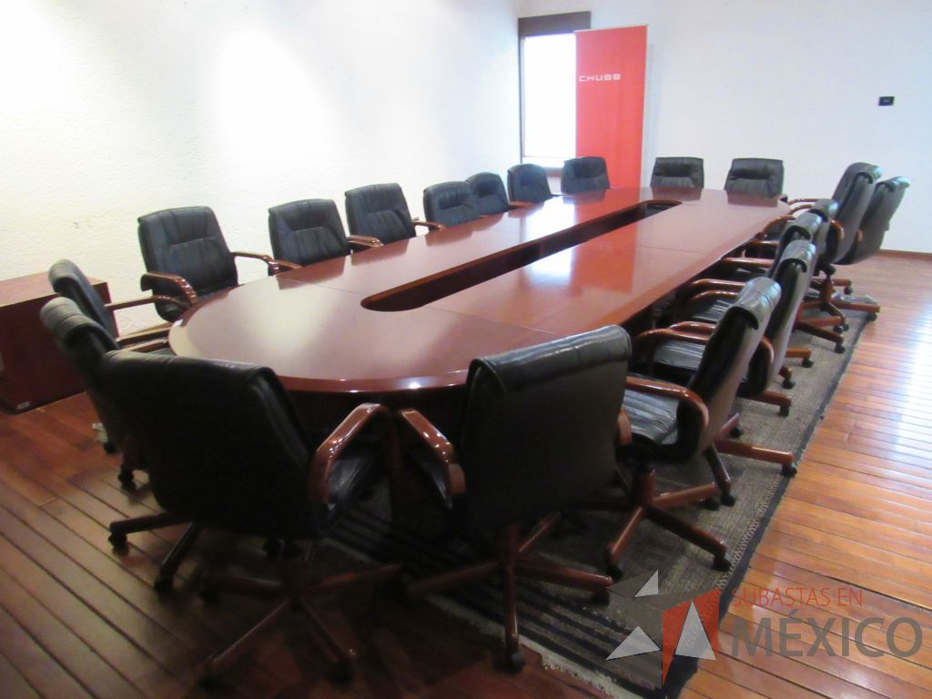 Lote 198 - Mesa de sala de juntas para 16 personas
