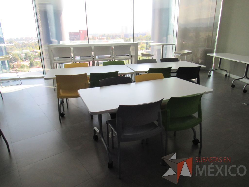 Lote 099 - 6 Sillas de comedor con 4 patas metálicas, asiento y respaldo liso color amarillo - Imagen 8