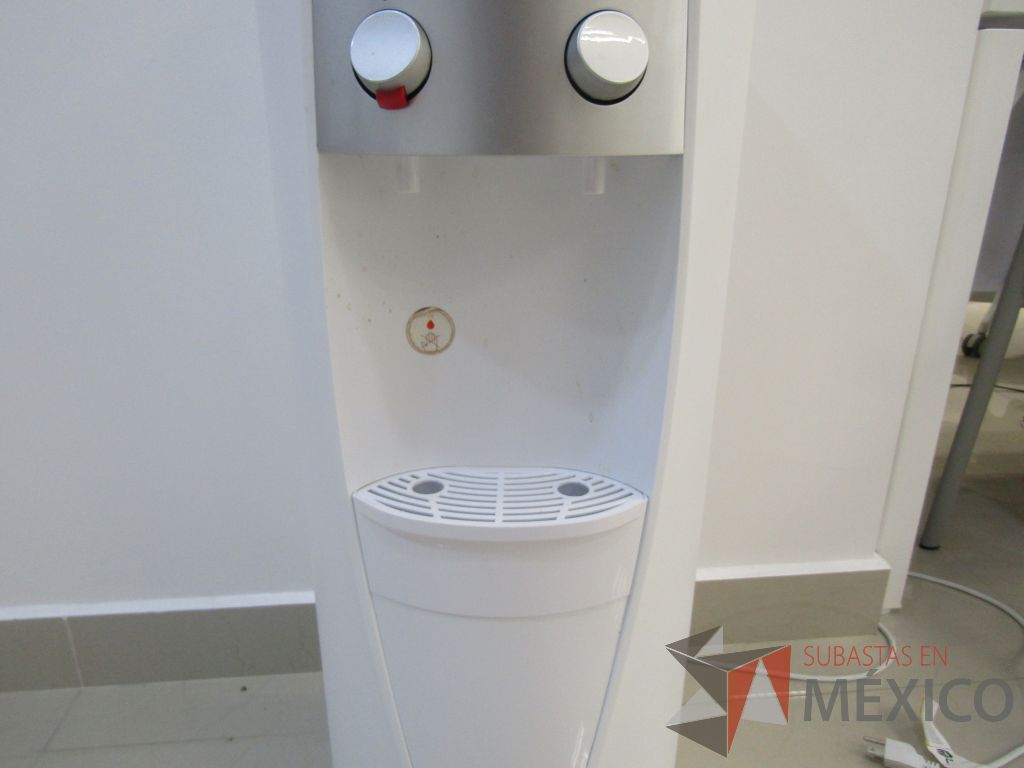 Lote 005 - Despachador de agua, Marca: WHIRPOOL, Modelo: WK5012Q - Imagen 6