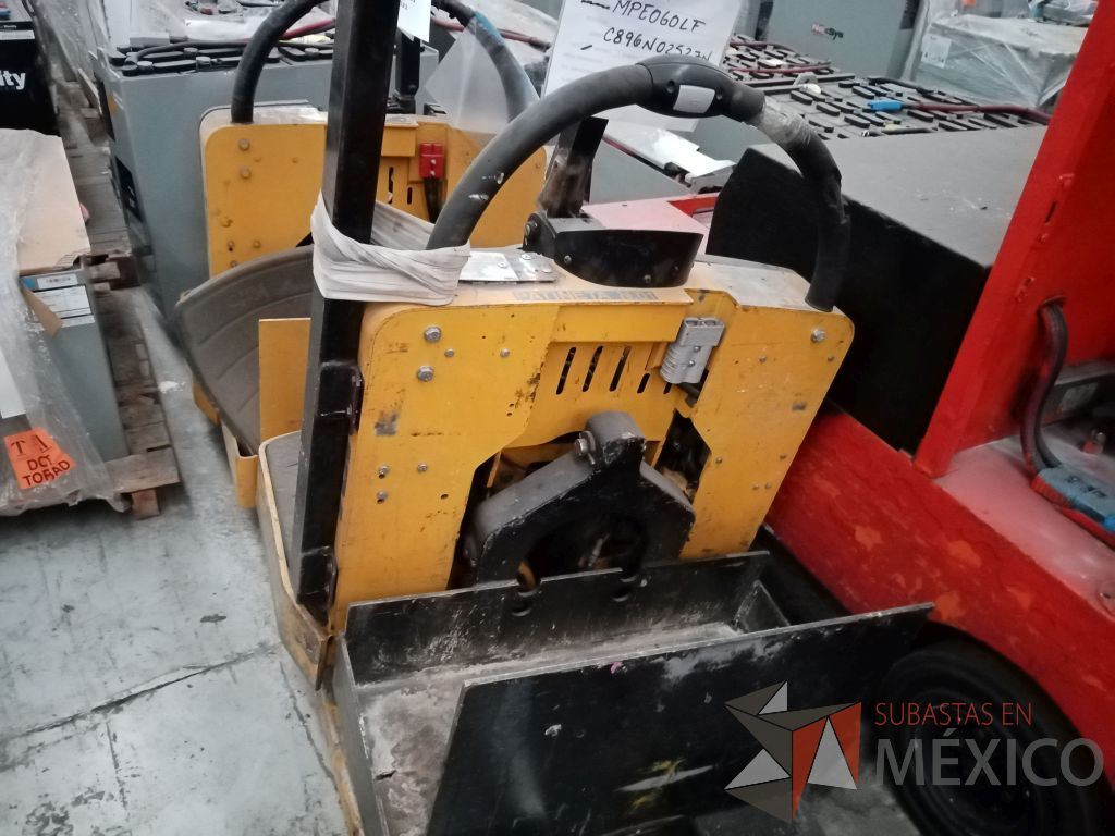 Lote 013 - Tractor de arrastre Yale MPE060LFN24T2748, Año: 2015