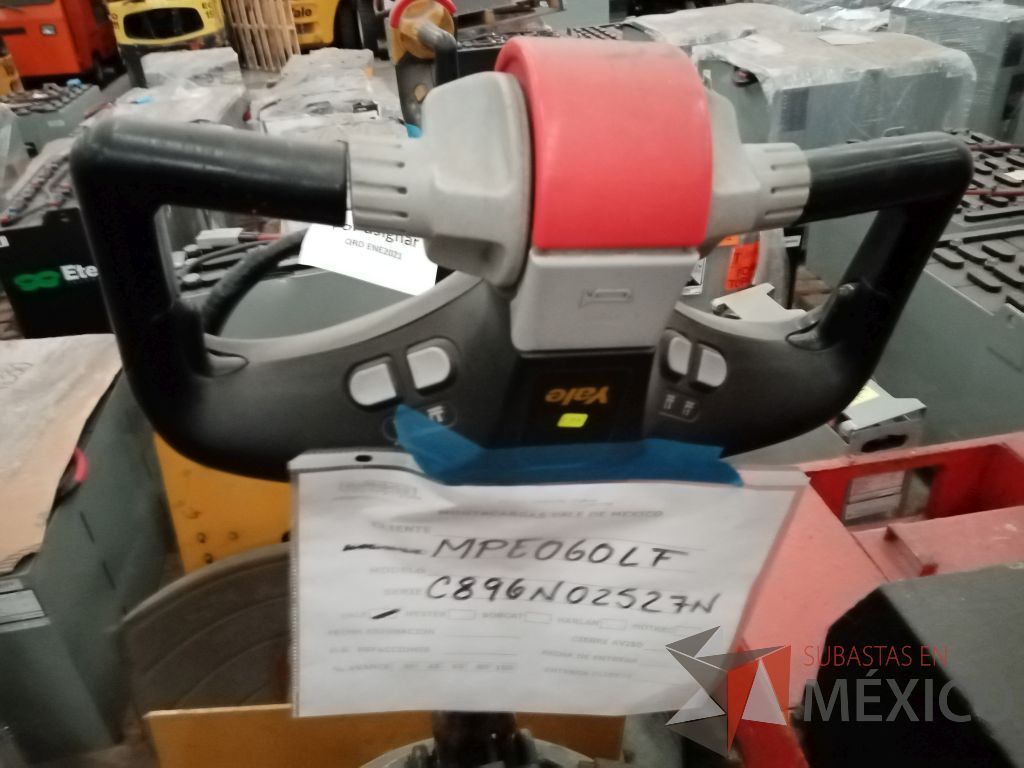 Lote 013 - Tractor de arrastre Yale MPE060LFN24T2748, Año: 2015 - Imagen 3