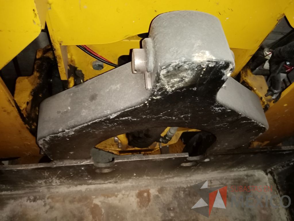 Lote 013 - Tractor de arrastre Yale MPE060LFN24T2748, Año: 2015 - Imagen 5