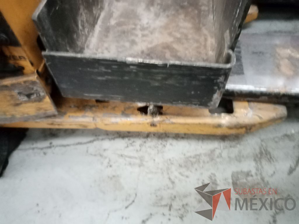 Lote 013 - Tractor de arrastre Yale MPE060LFN24T2748, Año: 2015 - Imagen 10