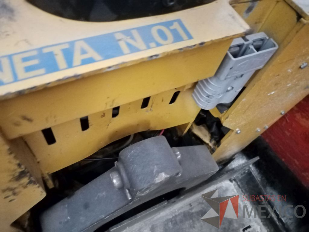 Lote 013 - Tractor de arrastre Yale MPE060LFN24T2748, Año: 2015 - Imagen 11
