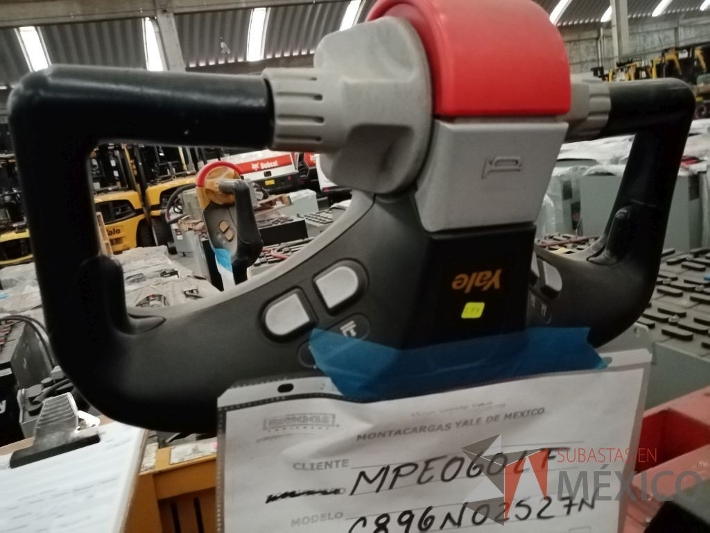 Lote 013 - Tractor de arrastre Yale MPE060LFN24T2748, Año: 2015 - Imagen 12
