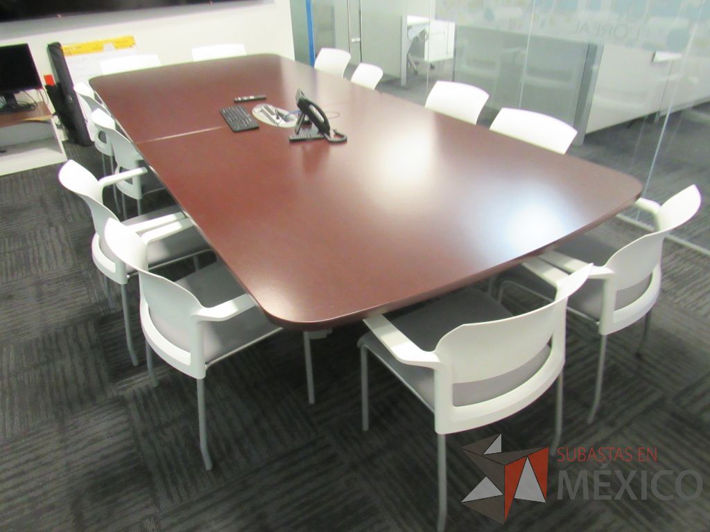 Lote 021 - Mesa de sala de juntas para 10 personas con accesorios para conexión y cubierta color café - Imagen 7
