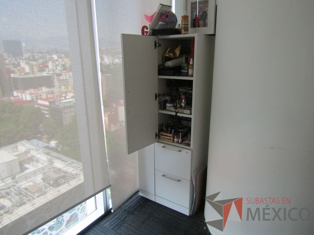 Lote 028 - Gabinete alto con 2 puertas y 2 cajones color blanco - Imagen 4
