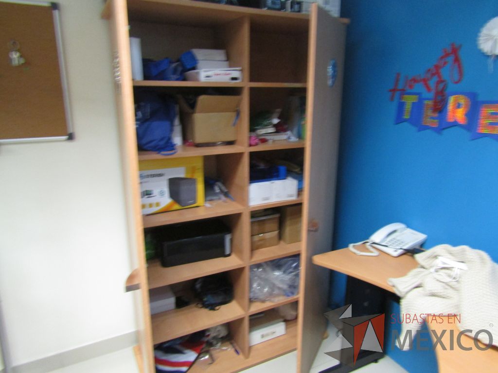 Lote 010 - Gabinete alto de 2 puertas y 5 entrepaños color café - Imagen 9
