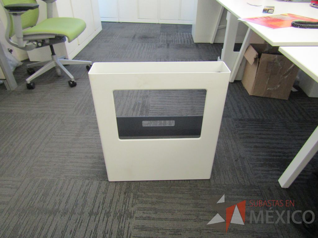 Lote 016 - Estación de trabajo para 8 personas, lineal con mampara baja y porta documentos con ruedas color blanco - Imagen 14