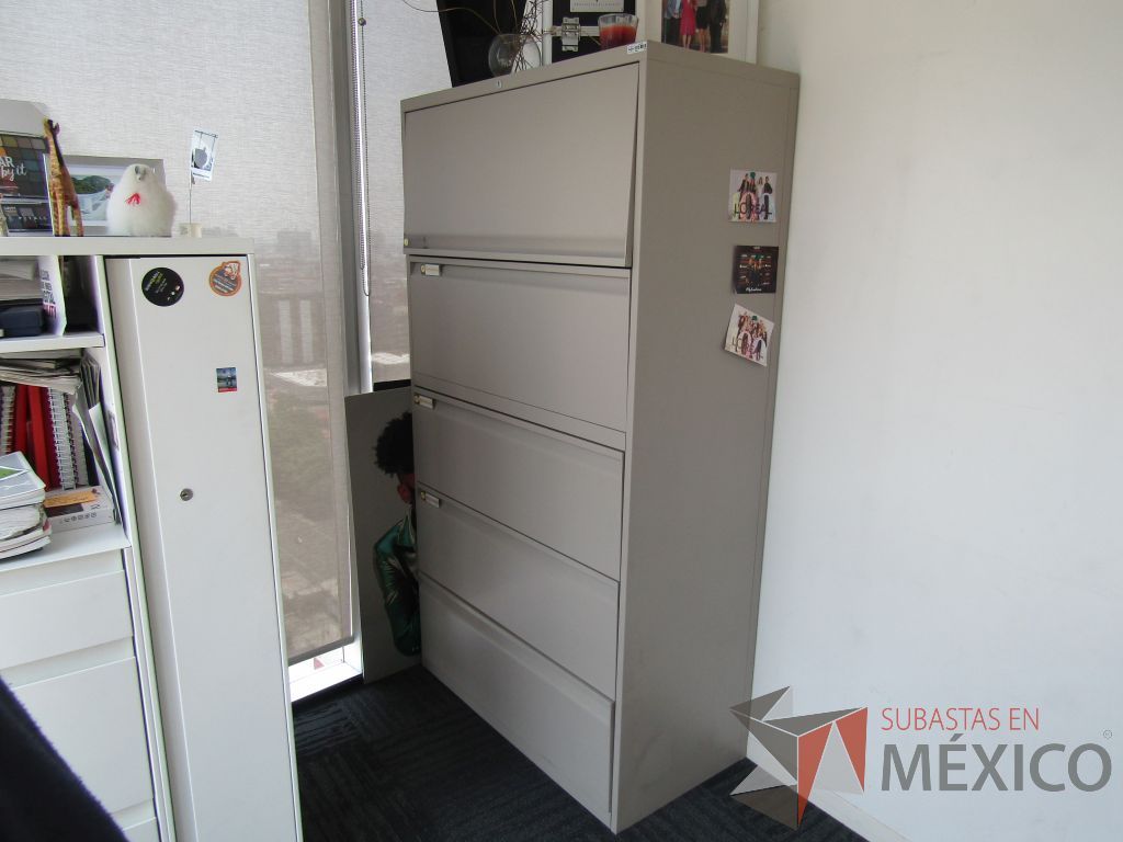 Lote 041 - Archivero horizontal con 4 cajones y 1 gaveta metálicas color gris - Imagen 2