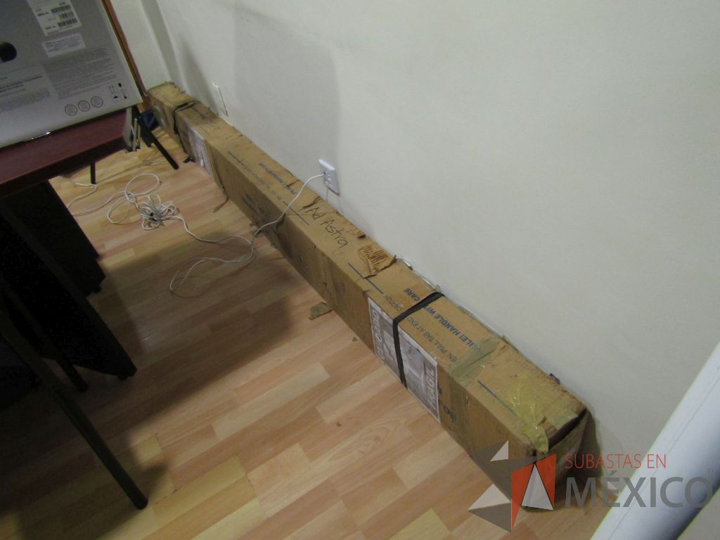 Lote 034 - Pantalla para proyector - Imagen 2