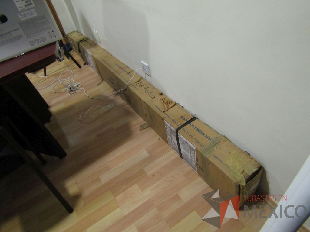 Lote 034 - Pantalla para proyector - Imagen 3