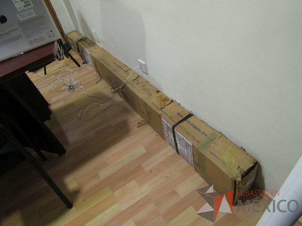 Lote 034 - Pantalla para proyector - Imagen 4
