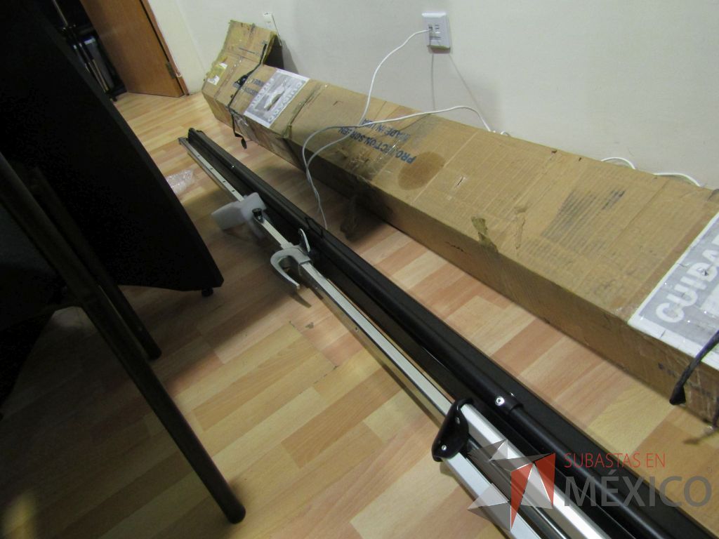 Lote 034 - Pantalla para proyector - Imagen 7