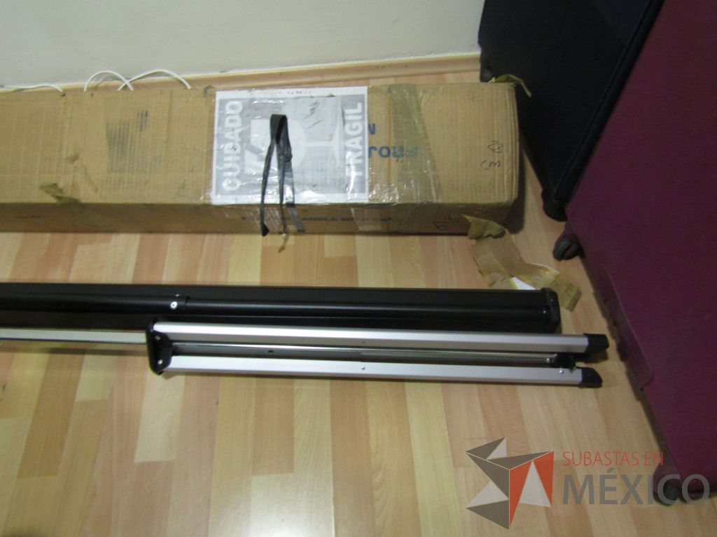 Lote 034 - Pantalla para proyector - Imagen 8