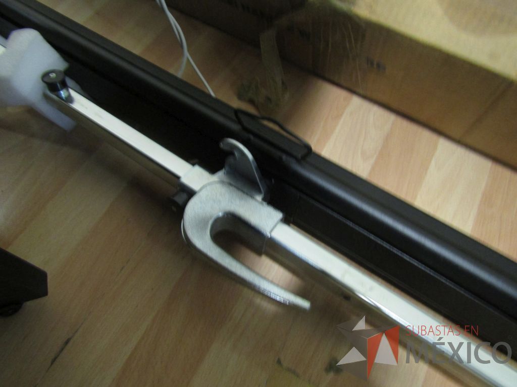 Lote 034 - Pantalla para proyector - Imagen 12
