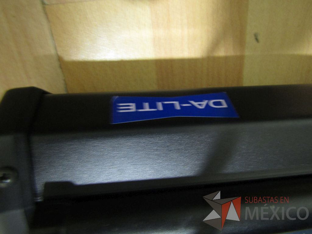 Lote 034 - Pantalla para proyector - Imagen 13