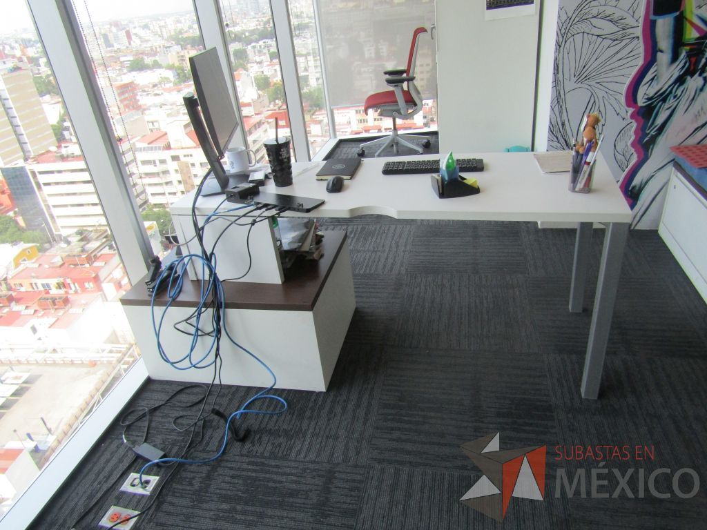 Lote 007 - Escritorio con gabinete de pedestal de 1 cajón y cubierta color blanco - Imagen 7
