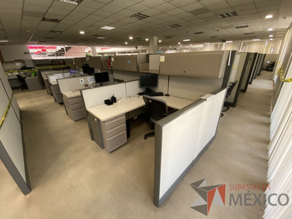 Lote 019 - Estación de trabajo para 4 personas con mampara alta con 4 gavetas - Imagen 3