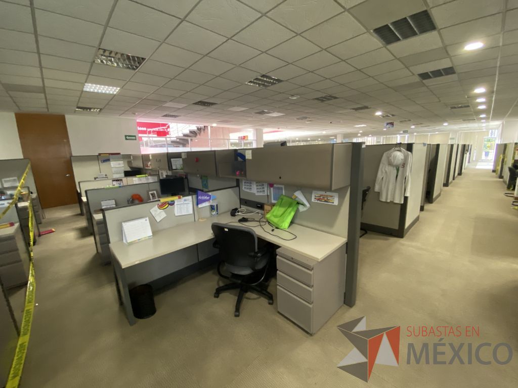 Lote 022 - Estación de trabajo para 16 personas de mampara alta con 16 gavetas - Imagen 5