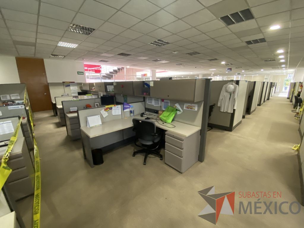 Lote 022 - Estación de trabajo para 16 personas de mampara alta con 16 gavetas - Imagen 10