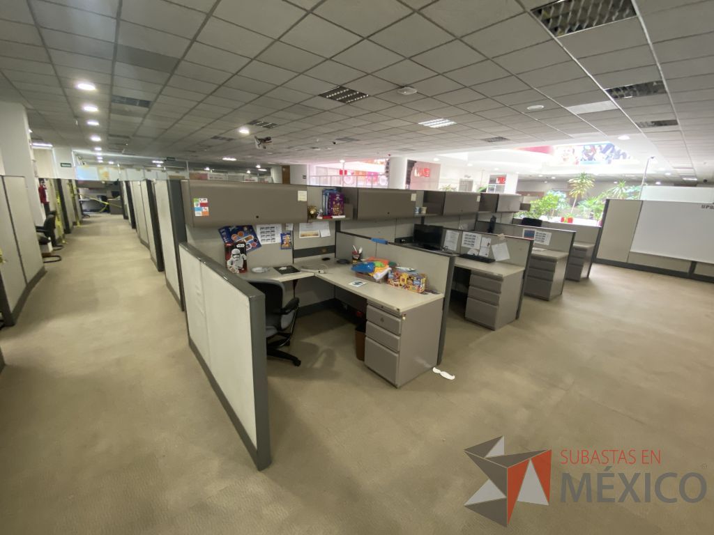 Lote 023 - Estación de trabajo para 4 personas de mampara alta con 4 gavetas - Imagen 2