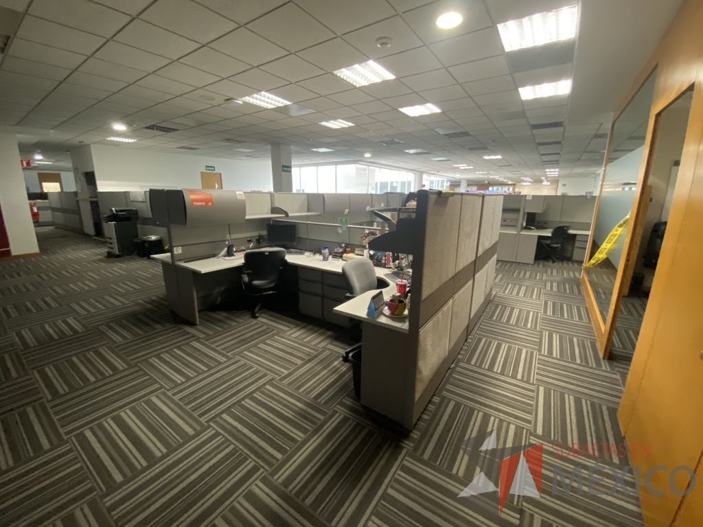Lote 026 - Estación de trabajo para 22 personas con mampara alta con 22 gavetas - Imagen 33