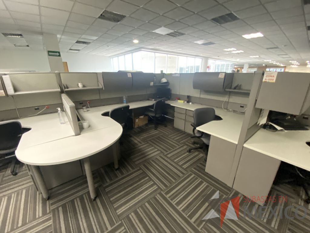 Lote 026 - Estación de trabajo para 22 personas con mampara alta con 22 gavetas - Imagen 7