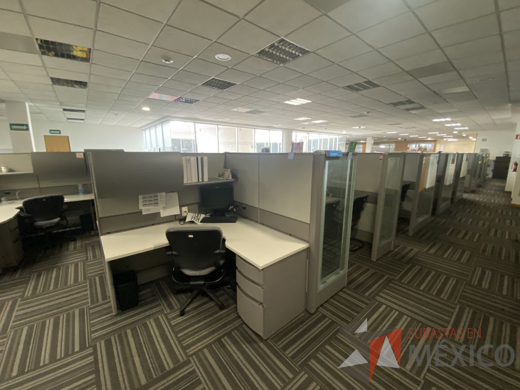 Lote 026 - Estación de trabajo para 22 personas con mampara alta con 22 gavetas - Imagen 9