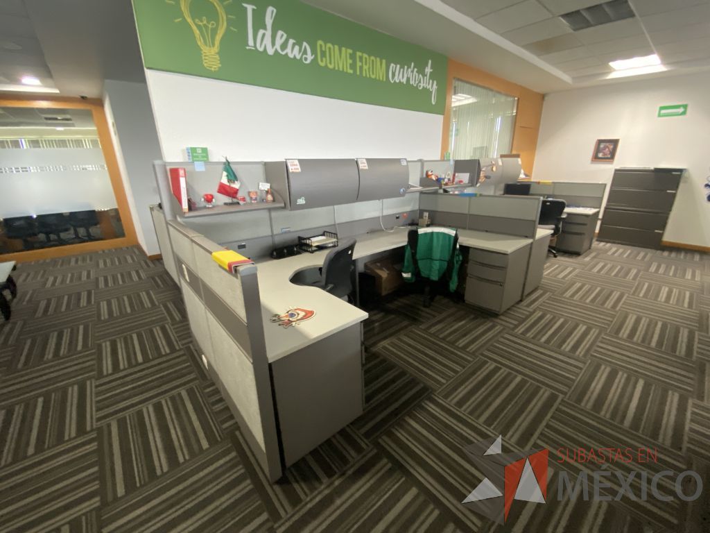 Lote 027 - Estación de trabajo para 4 personas con mampara alta con 4 gavetas - Imagen 2