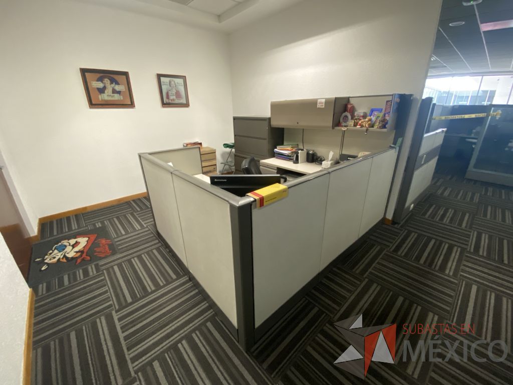Lote 028 - Estación de trabajo para 1 personas de mampara alta con 1 gaveta - Imagen 2