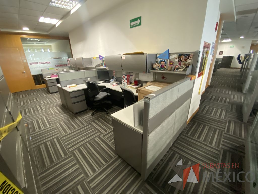 Lote 014 - Estación de trabajo para 4 personas con mampara alta con 4 gavetas - Imagen 2
