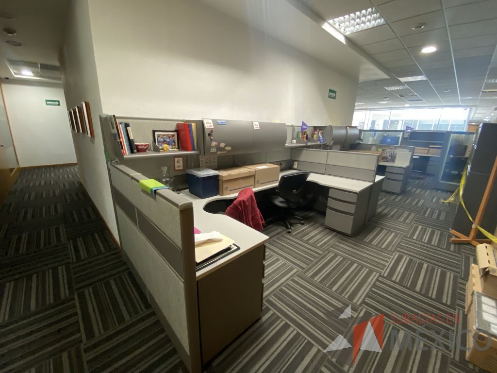 Lote 014 - Estación de trabajo para 4 personas con mampara alta con 4 gavetas - Imagen 3
