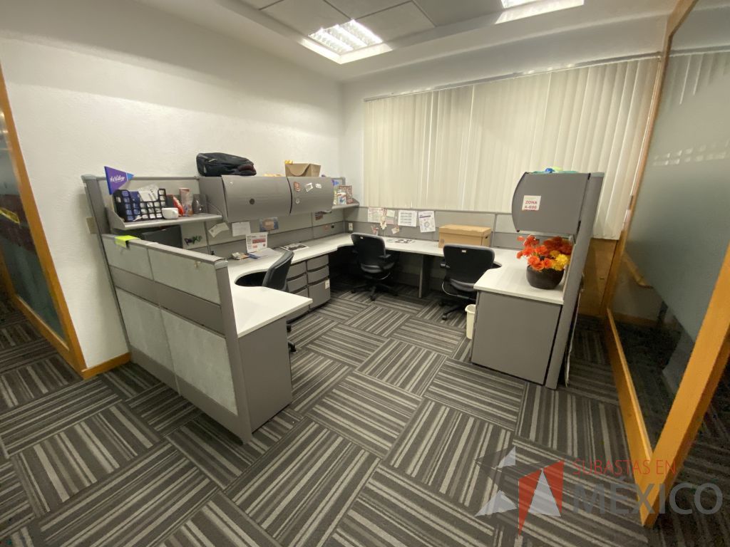 Lote 031 - Estación de trabajo para 3 personas con mampara alta con 3 gavetas - Imagen 2