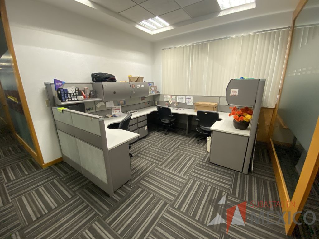 Lote 031 - Estación de trabajo para 3 personas con mampara alta con 3 gavetas - Imagen 3