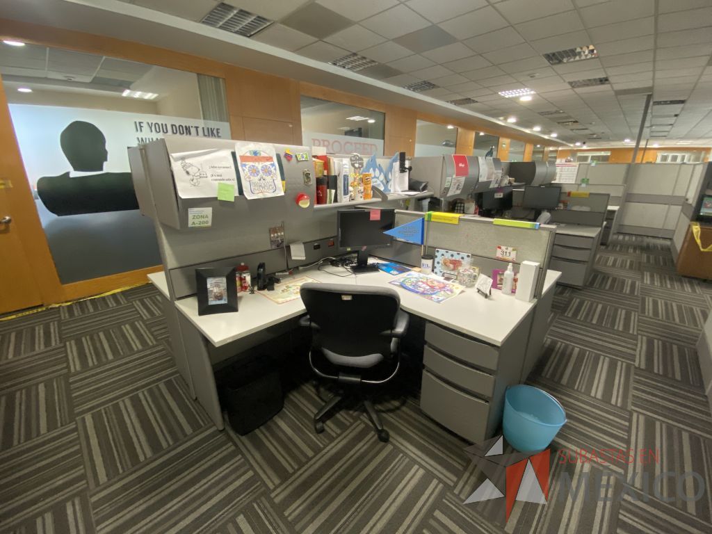 Lote 015 - Estación de trabajo para 10 personas de mampara alta con 10 gavetas - Imagen 6