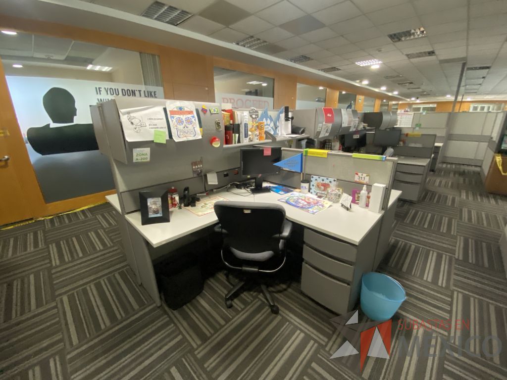 Lote 015 - Estación de trabajo para 10 personas de mampara alta con 10 gavetas - Imagen 7