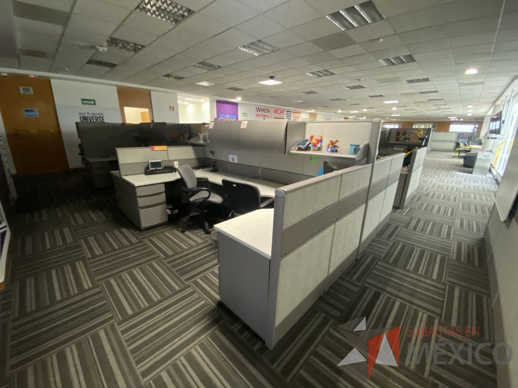 Lote 019 - Estación de trabajo para 8 personas de mampara alta con 8 gavetas - Imagen 3