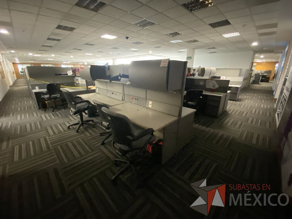 Lote 019 - Estación de trabajo para 8 personas de mampara alta con 8 gavetas - Imagen 4