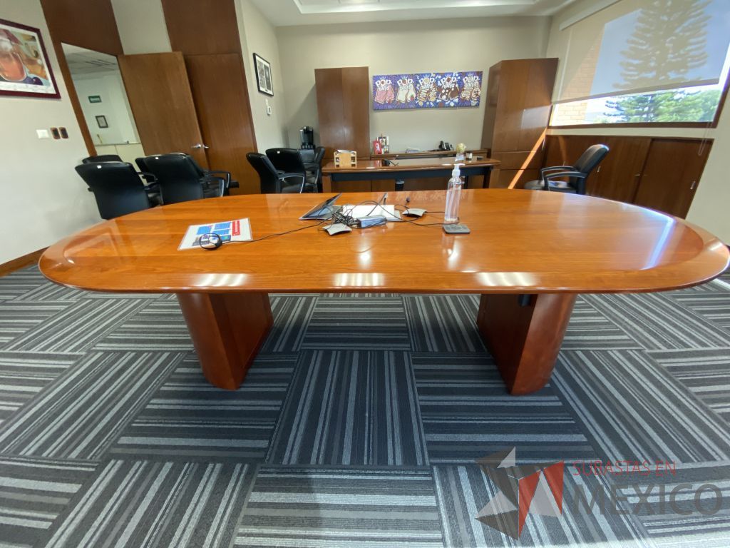 Lote 087 - Mesa de sala de juntas para 4 personas con base y cubierta color café - Imagen 5