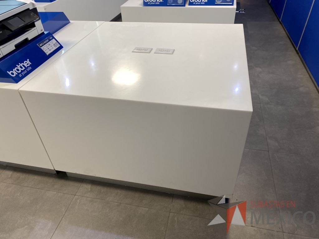 Lote 083 - Gabinete en 3 piezas color blanco con clavijas eléctricas - Imagen 8