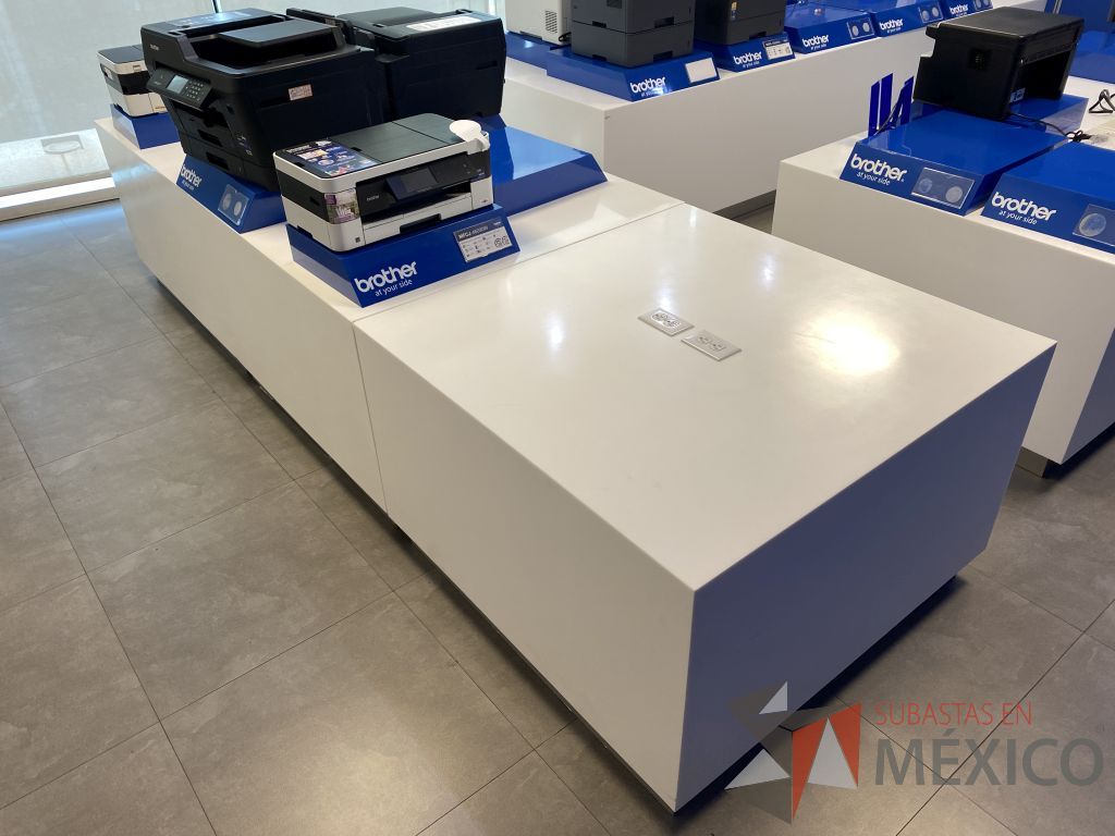 Lote 083 - Gabinete en 3 piezas color blanco con clavijas eléctricas - Imagen 9